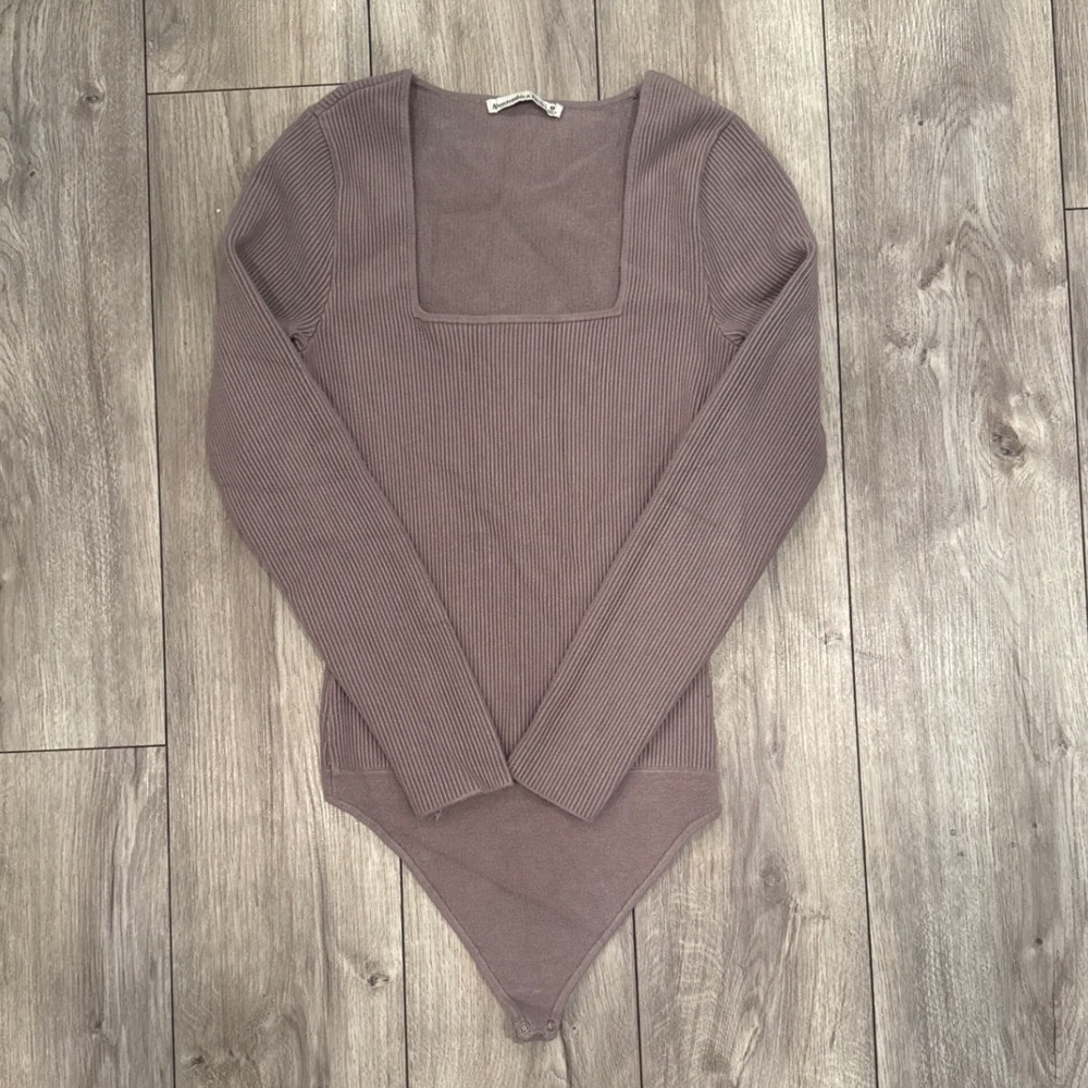 Abercrombie Fitch Ribbed Square Neck Long Sleeve‎ Bodysuit Mauve Size M